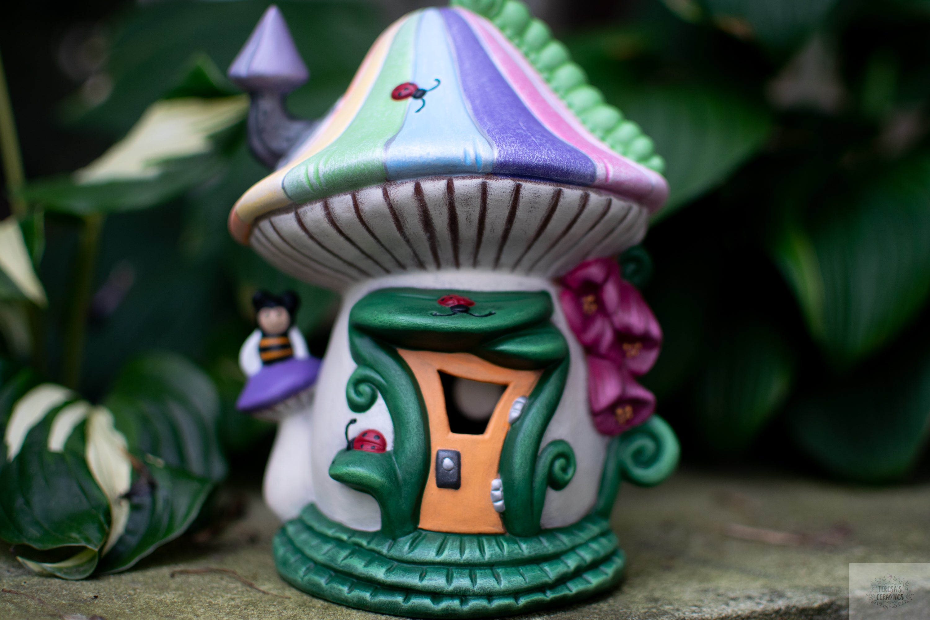 http://www.teresasceramics.com/cdn/shop/products/rainbowfairyhouse-15.jpg?v=1627053566