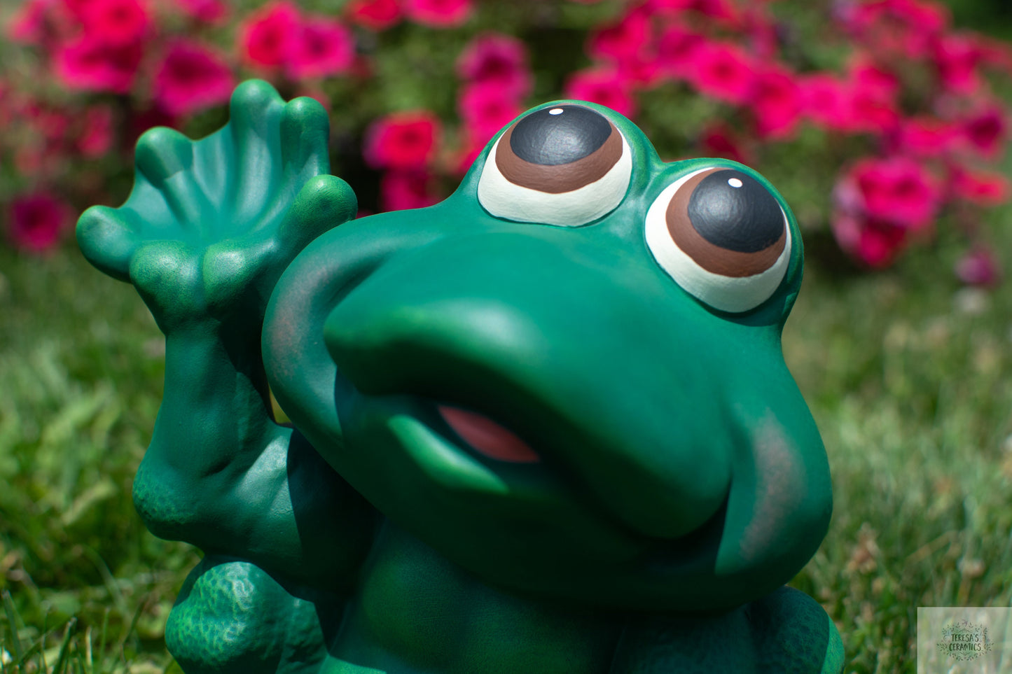 Ceramic Frog Statue | Howdy Frog | Yard Art| Welcoming Frog | Garden Decoration | Father's Day Gift | Frog Lover | Hey There How Are Ya