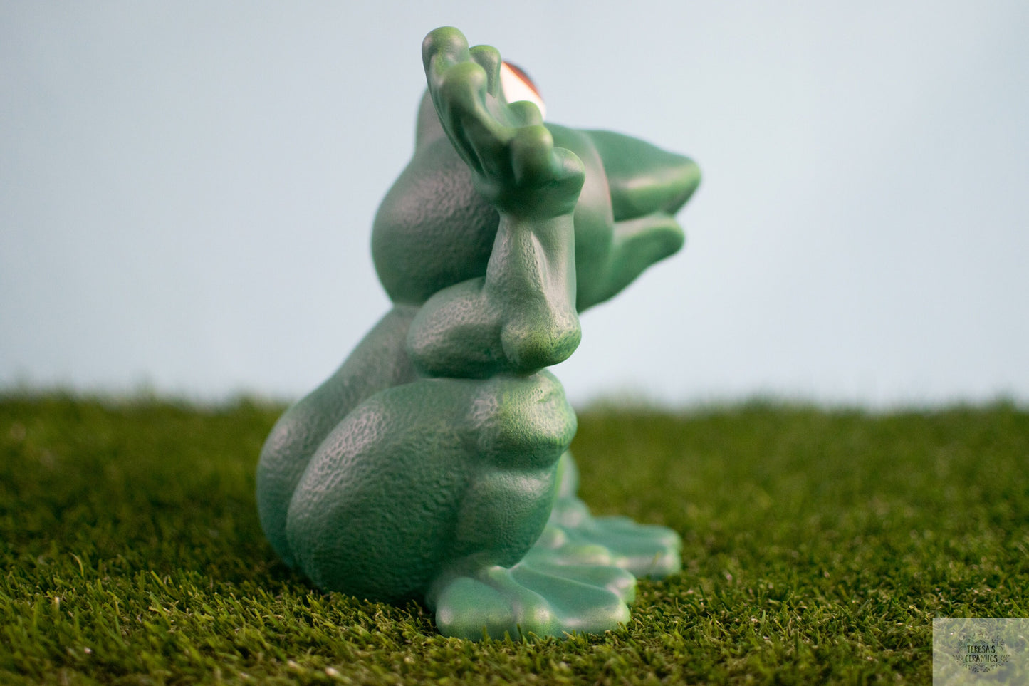 Ceramic Frog Statue | Howdy Frog | Yard Art| Welcoming Frog | Garden Decoration | Father's Day Gift | Frog Lover | Hey There How Are Ya