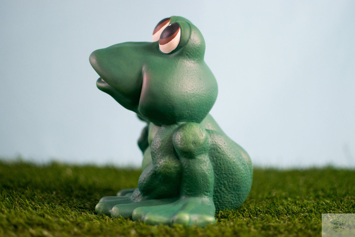 Ceramic Frog Statue | Howdy Frog | Yard Art| Welcoming Frog | Garden Decoration | Father's Day Gift | Frog Lover | Hey There How Are Ya