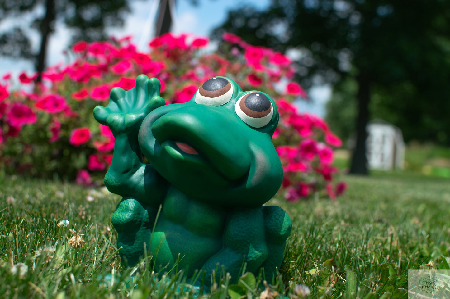 Ceramic Frog Statue | Howdy Frog | Yard Art| Welcoming Frog | Garden Decoration | Father's Day Gift | Frog Lover | Hey There How Are Ya