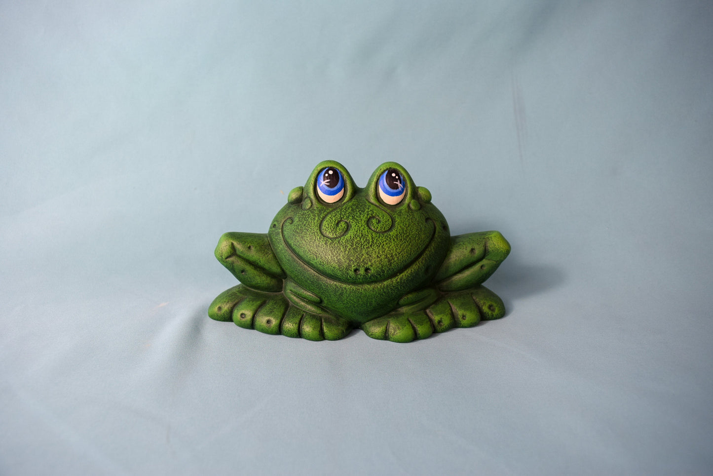 Friendly Smiling Green Tree Frog Ceramic Figurine | Yard Art | Garden Decor | Patio Decor | Garden Frog