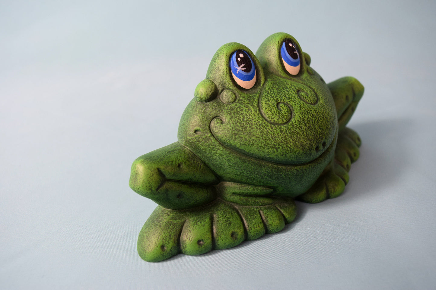 Friendly Smiling Green Tree Frog Ceramic Figurine | Yard Art | Garden Decor | Patio Decor | Garden Frog