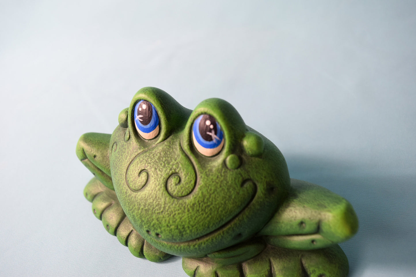 Friendly Smiling Green Tree Frog Ceramic Figurine | Yard Art | Garden Decor | Patio Decor | Garden Frog